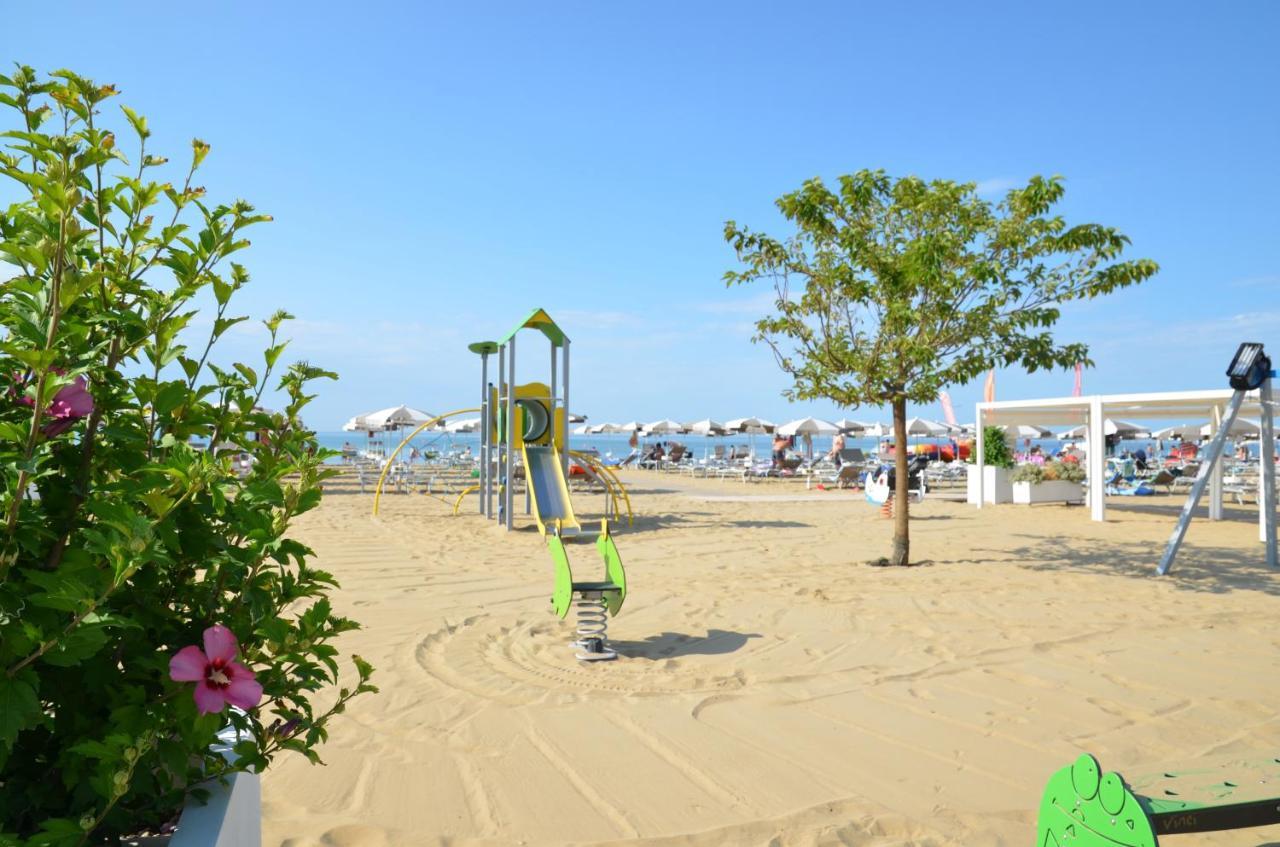 Hotel Luna Bibione Exterior photo