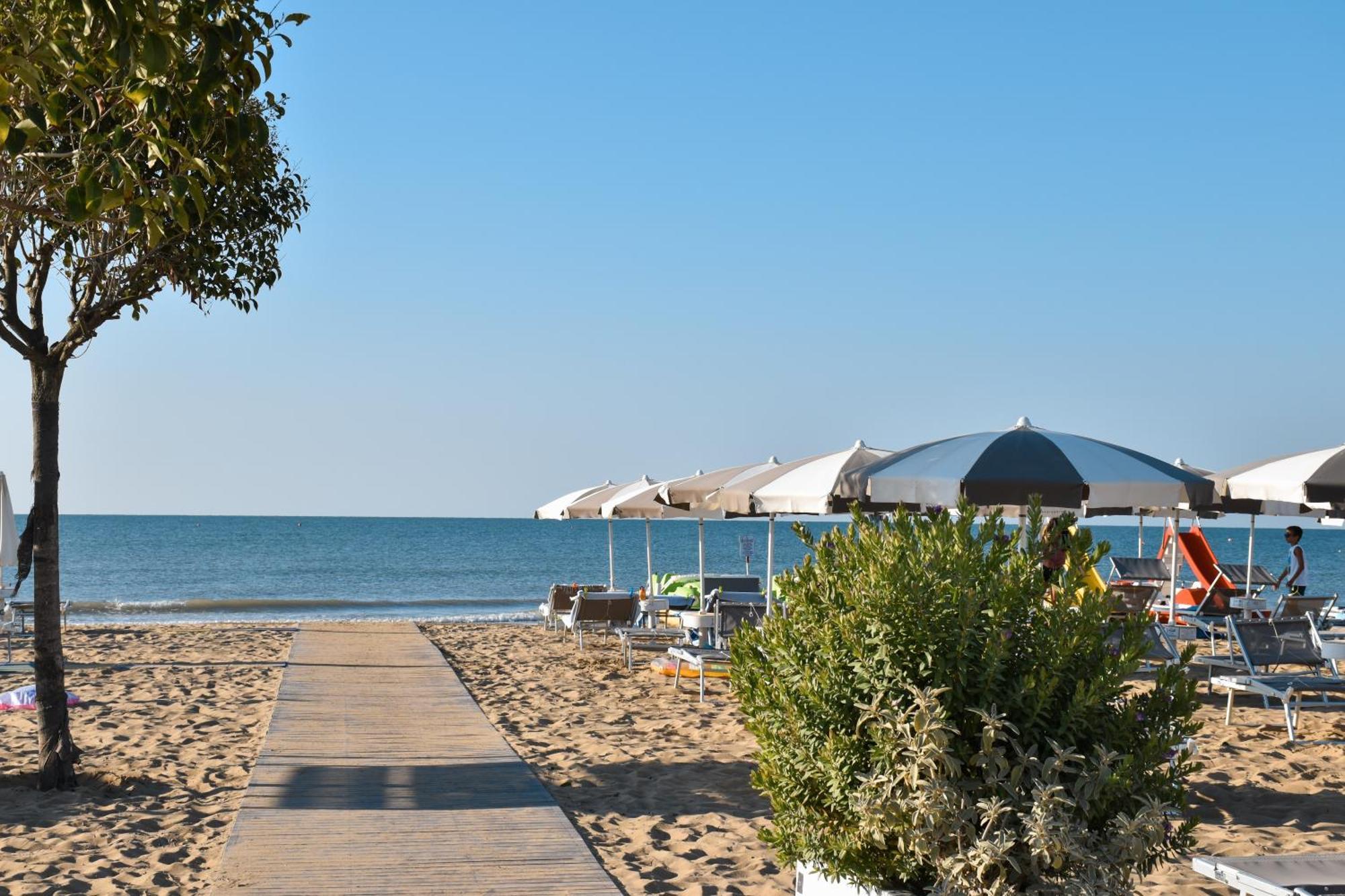 Hotel Luna Bibione Exterior photo